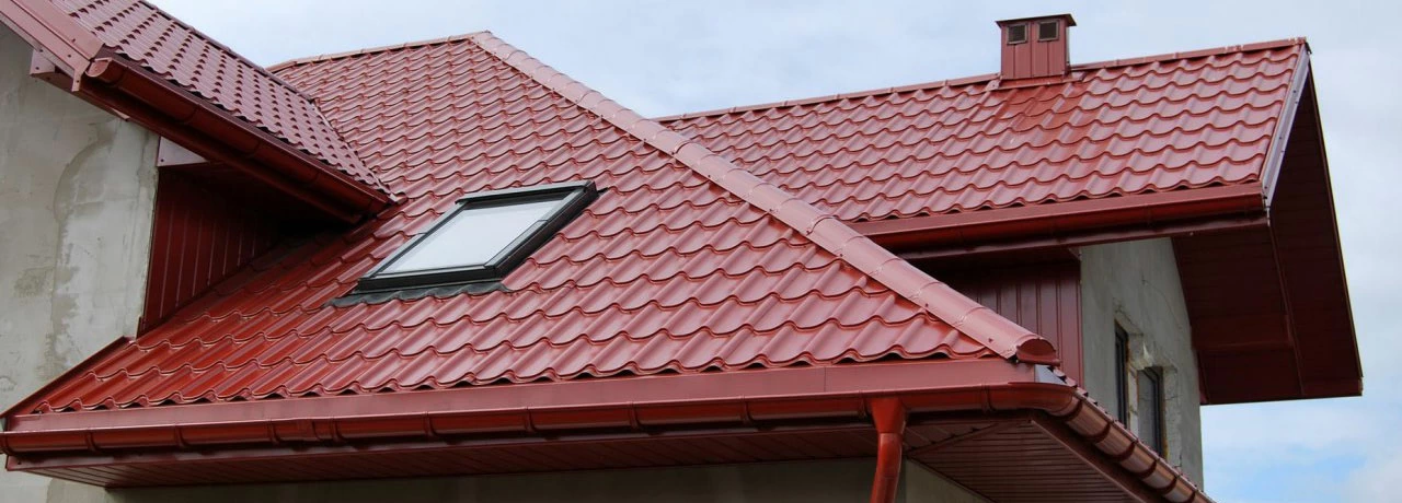 Эксплуатация крыши из металлочерепицы: как избежать коррозии