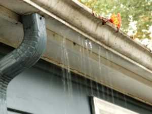 Проблемы водоотвода при ремонте фасада: как избежать повреждений