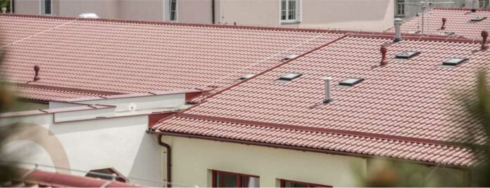 Продление срока службы крыши - как атмосферные явления влияют на состояние и методы защиты для долговечности