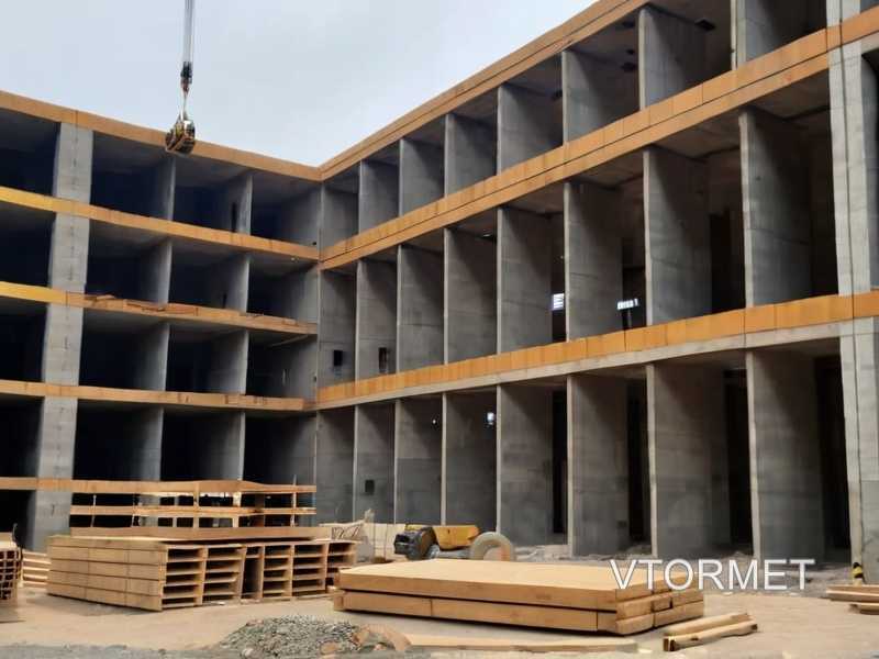 Подходящие напольные покрытия для помещений с уклоном