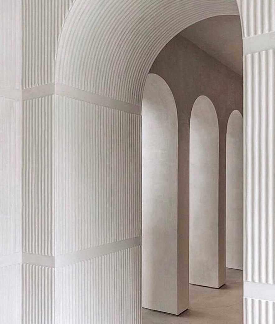 Архитектурные элементы в дизайне интерьера: колонны, арки, перегородки